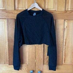 NWT - MonoB Black Cropped Active wear top